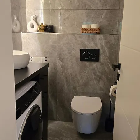 Apartment Am Waldrand Mit Einzelgarage, Nähe City, Messe&flughafen *